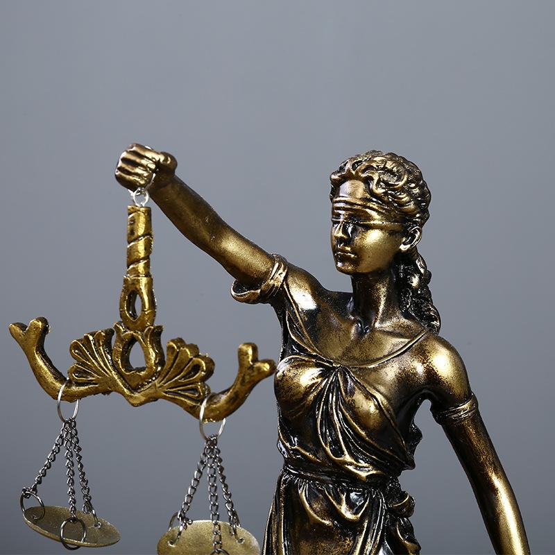 アンティーク真鍮製の正義の女神像、法律をテーマにした装飾、弁 - Model Kit Judge のレビューと価格