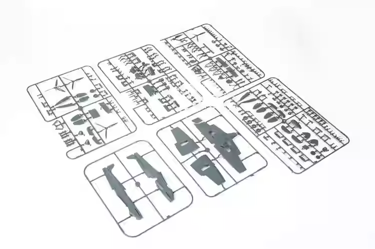 エドゥアード プラスチック組み立て飛行機モデルキット 821 - Model Kit Spitfire のレビューと価格
